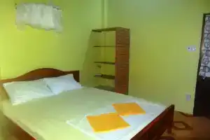 Kite Camp No Mad Hotel, Муине