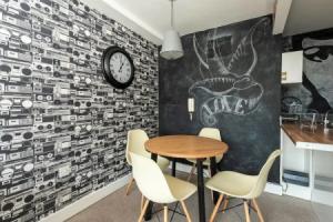 Trendy 2BR Sleeps 5, Close to Media City, University of Salford & City Centre, Манчестер