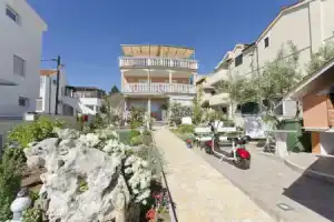 Apartments Ivanka on the Beach, Водице