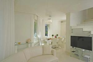 Villa Sabine: New Modern villa with Private pool, Тосколано-Мадерно