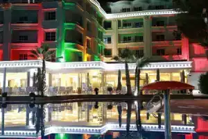 Fafa Premium Hotel, Голем