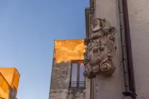 Palazzo Savino, Мезанье