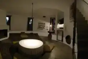 The Round House, Дальян