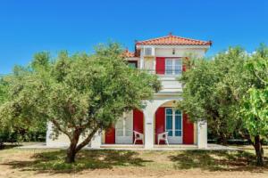 Beach Villa Roma With Private Pool, Василикос