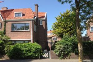 Pretty Holiday Home With Terrace, Garden, Garden Furniture, Гаага