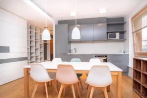Dream Stay - Stylish Apartment Near Old Town with Free Parking, Таллин
