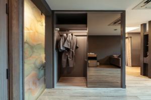 The One Smart Living, Правет