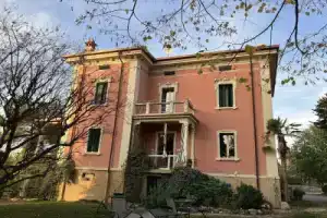 b&b La Familia, Лацизе