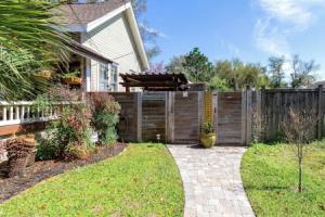Pensacola Studio Bungalow < 1 Mi to Bayview Park!, Пенсакола