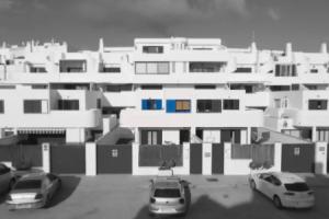Beach House with Balcony and beach view, Тарифа