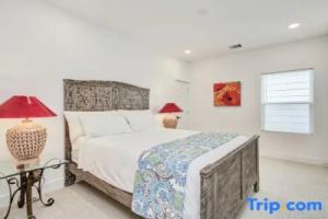 Modern getaway near downtown and airport, Хьюстон