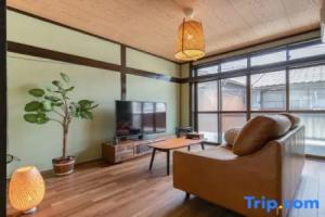 [Tsurugi Inn | Japanese Modern Style Detached Villa]  4 Rooms 2 Living Rooms |, Сакаи