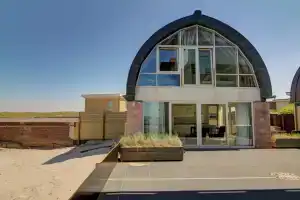 Luxury Apartment in a Residence Right on the Boulevard and the Beach, Эгмонд Аан Зее