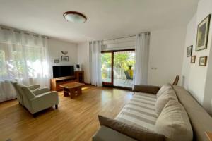 Apartments Villa Eden, Preko