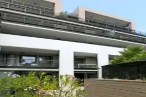 NEW Modern 1BR Apt/Terrace/Parking/Beside Beach, Антиб