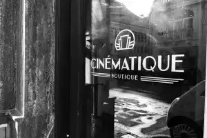 Cinematique, Моста