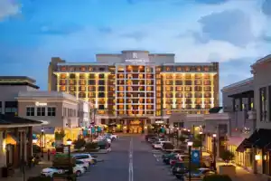 Renaissance Raleigh North Hills Hotel, Роли