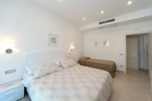 Santa Tecla Apartments, Минори