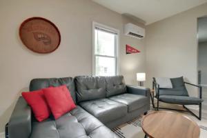 Hilltopper Convenience: Modern Duplex Near WKU, Боулинг-Грин