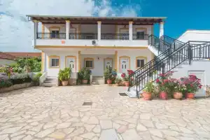 Aleka Apartment 1, Агиос Георгиос