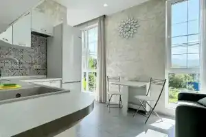 Апартаменты на улице Мелетяна, Весёлое