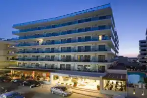 Ledras Beach Hotel, Геннади