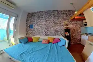 Beach Shack Studio s&l, Хараки