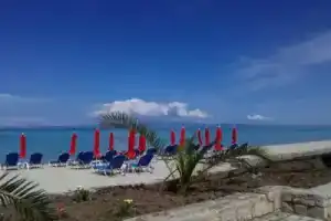 Finikas Apartments, Полихроно