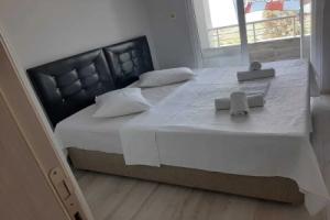 Bozali Apart, Акчаабат