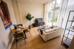 Boutique 2 Bedroom Serviced Apartment 54m2 -MST40B-, Роттердам