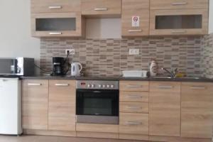 Váralja Apartman, Тата