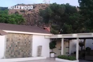 Hollywood Sign and Awesome City Views Three-Bedroom Home, Лос-Анджелес