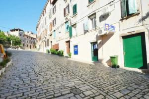 Amici in Rovinj With 1 Bedrooms and 1 Bathrooms, Ровинь