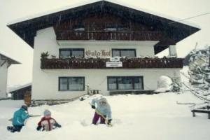 Gula Hof, Лермос