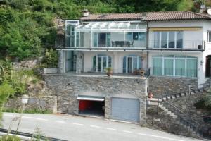 Heavenly Holiday Home in Cannero With Roof Terrace, Каннеро-Ривьера