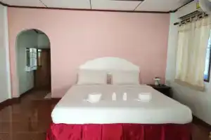 The Sunshine Resort, Куд