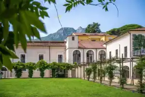 Palazzo San Giovanni, Салерно