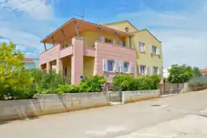 Apartments Jadranko, Задар