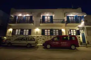 Dilion Hotel, Парикия