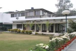 Отель «Vaccinated Staff- Oyo 9570 Pulse Impulse Bnb», Дели