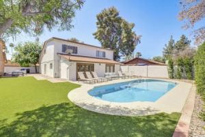 Private Pool & Patio: Spacious Tempe Retreat, Темпе