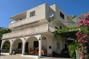 A3 - apt w. Patio, 3 min Walking From the Beach, Омис