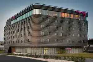 Отель «Moxy Cologne Bonn Airport», Кёльн