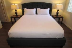 Next to Four Season Hotel, Luxury Apartment, Лос-Анджелес