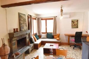 2 Bedroom Art House in Kavala, Кавала