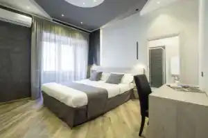 Hotel «Bella Napoli», Неаполь