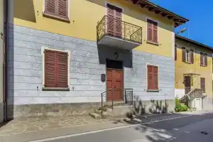 Quaint Holiday Home in Meina with Garden, Мейна