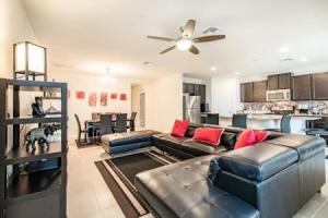 Fantastic 4 Bed 3 Bath Villa, Давенпорт