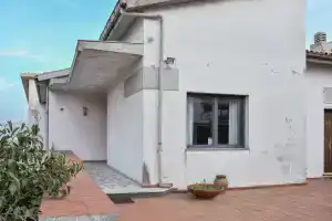 Nice Home in Tempio Pausania With 2 Bedrooms and Wifi, ТемпиПаусания