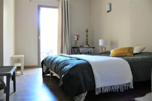 Appartement avec terrasse en centre ville de Saint Remy de Provence, Сен-Реми-де-Прованс